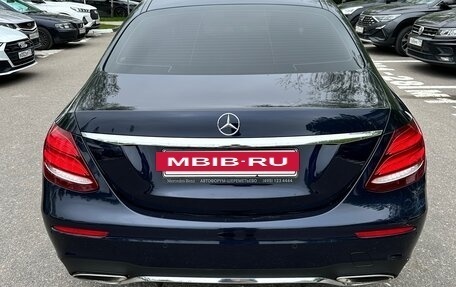Mercedes-Benz E-Класс, 2019 год, 3 100 000 рублей, 7 фотография