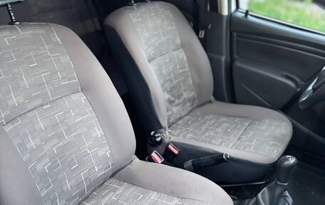 Renault Sandero I, 2013 год, 320 000 рублей, 2 фотография