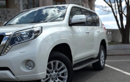 Toyota Land Cruiser Prado 150 рестайлинг 2, 2014 год, 3 650 000 рублей, 2 фотография