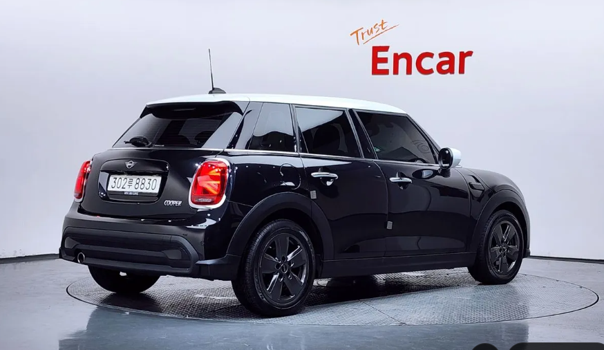 MINI Hatch F55/F56 рестайлинг, 2022 год, 1 880 000 рублей, 2 фотография