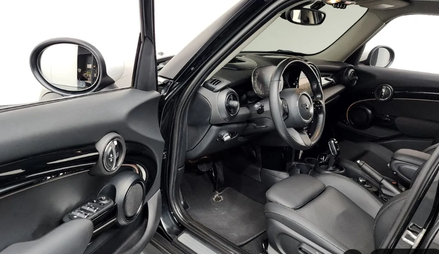 MINI Hatch F55/F56 рестайлинг, 2022 год, 1 880 000 рублей, 9 фотография