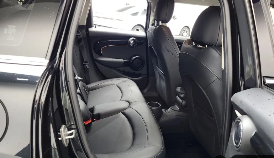 MINI Hatch F55/F56 рестайлинг, 2022 год, 1 880 000 рублей, 11 фотография