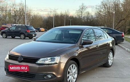 Volkswagen Jetta VI, 2011 год, 1 100 000 рублей, 2 фотография