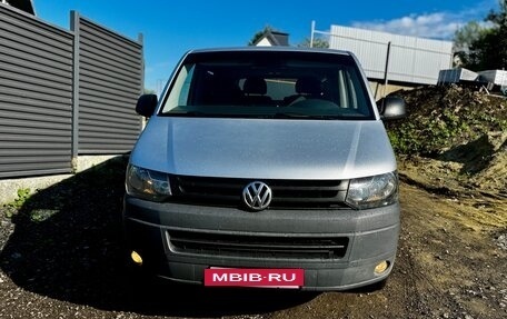Volkswagen Caravelle T5, 2013 год, 1 970 000 рублей, 2 фотография