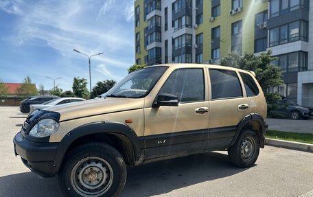 Chevrolet Niva I рестайлинг, 2005 год, 380 000 рублей, 2 фотография
