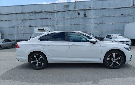 Volkswagen Passat B8 рестайлинг, 2021 год, 3 100 000 рублей, 2 фотография