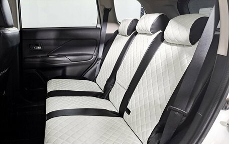 Mitsubishi Outlander III рестайлинг 3, 2017 год, 1 760 000 рублей, 12 фотография