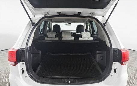 Mitsubishi Outlander III рестайлинг 3, 2017 год, 1 760 000 рублей, 10 фотография