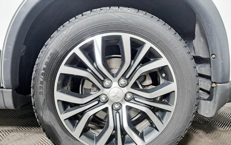 Mitsubishi Outlander III рестайлинг 3, 2017 год, 1 760 000 рублей, 18 фотография
