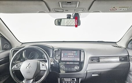 Mitsubishi Outlander III рестайлинг 3, 2017 год, 1 760 000 рублей, 14 фотография