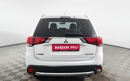 Mitsubishi Outlander III рестайлинг 3, 2017 год, 1 760 000 рублей, 6 фотография