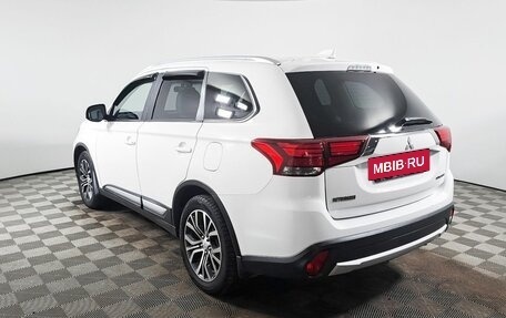 Mitsubishi Outlander III рестайлинг 3, 2017 год, 1 760 000 рублей, 7 фотография