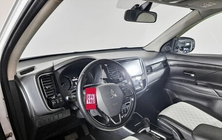 Mitsubishi Outlander III рестайлинг 3, 2017 год, 1 760 000 рублей, 16 фотография