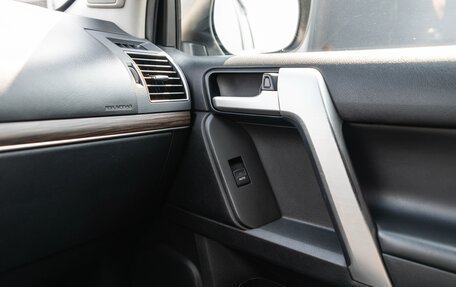 Toyota Land Cruiser Prado 150 рестайлинг 2, 2018 год, 4 800 000 рублей, 19 фотография