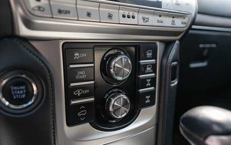 Toyota Land Cruiser Prado 150 рестайлинг 2, 2018 год, 4 800 000 рублей, 15 фотография