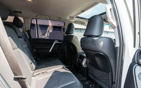 Toyota Land Cruiser Prado 150 рестайлинг 2, 2018 год, 4 800 000 рублей, 26 фотография