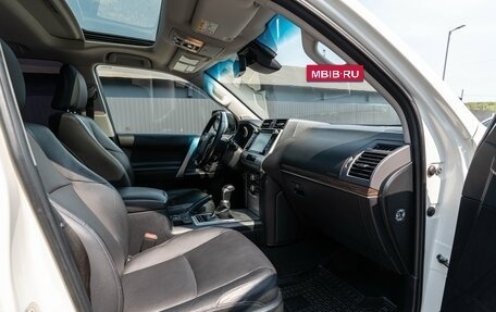 Toyota Land Cruiser Prado 150 рестайлинг 2, 2018 год, 4 800 000 рублей, 27 фотография