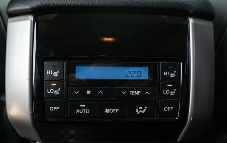 Toyota Land Cruiser Prado 150 рестайлинг 2, 2018 год, 4 800 000 рублей, 23 фотография