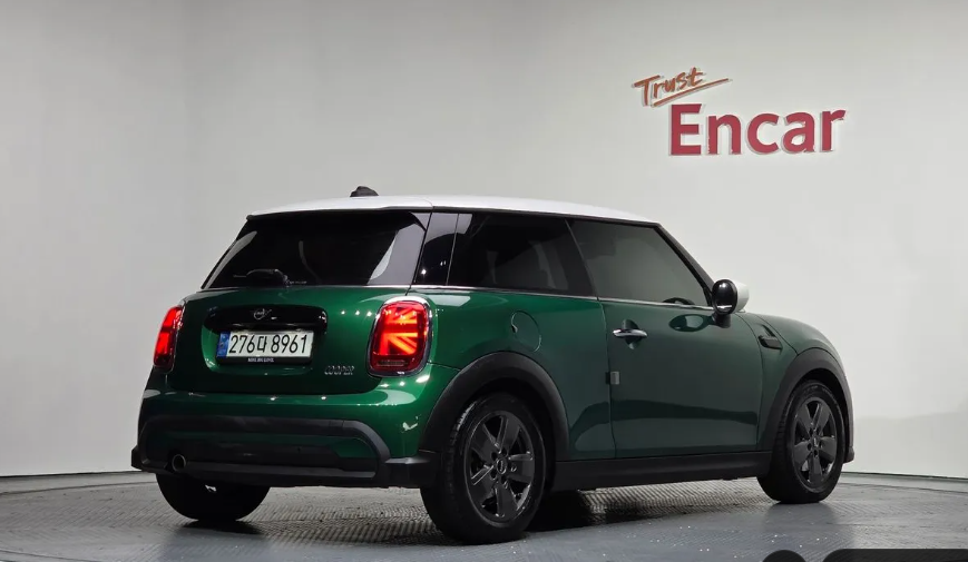 MINI Hatch F55/F56 рестайлинг, 2022 год, 1 955 000 рублей, 2 фотография