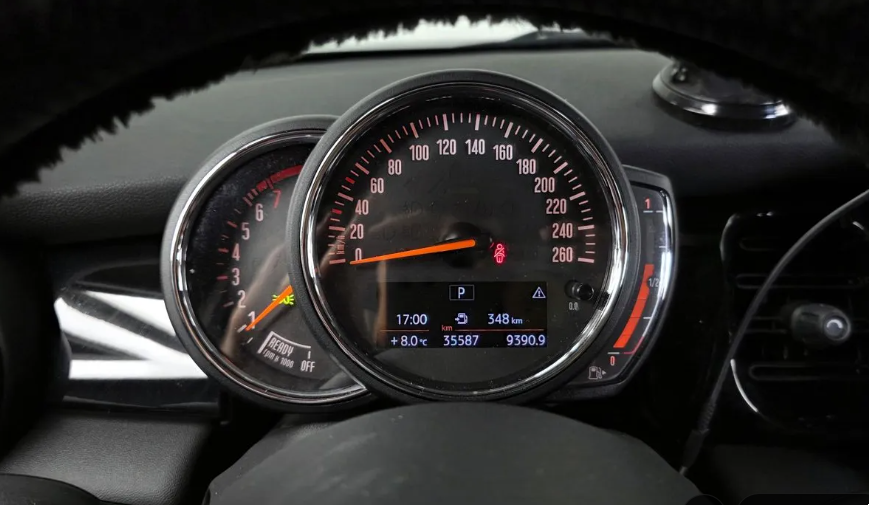 MINI Hatch F55/F56 рестайлинг, 2022 год, 1 955 000 рублей, 6 фотография