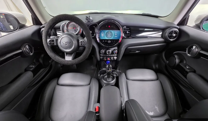 MINI Hatch F55/F56 рестайлинг, 2022 год, 1 955 000 рублей, 5 фотография