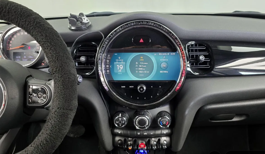 MINI Hatch F55/F56 рестайлинг, 2022 год, 1 955 000 рублей, 11 фотография