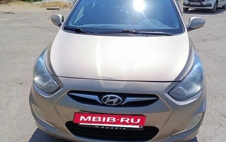 Hyundai Solaris II рестайлинг, 2012 год, 750 000 рублей, 3 фотография