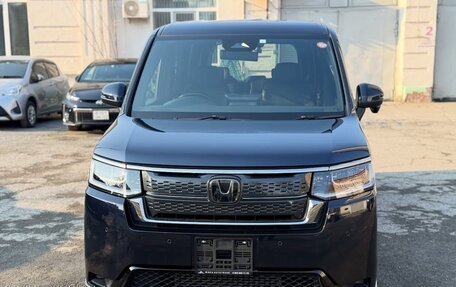 Honda Stepwgn, 2023 год, 2 410 000 рублей, 3 фотография