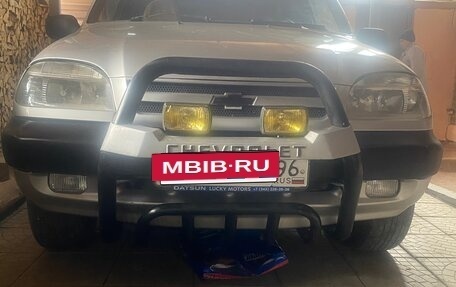 Chevrolet Niva I рестайлинг, 2005 год, 375 000 рублей, 2 фотография