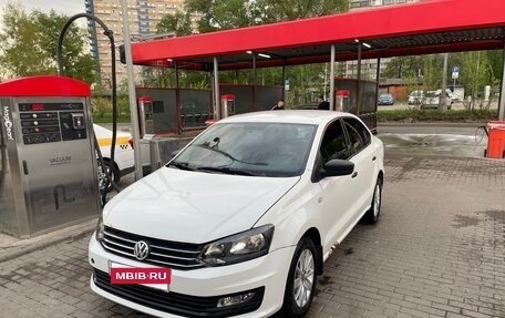 Volkswagen Polo VI (EU Market), 2015 год, 400 000 рублей, 2 фотография