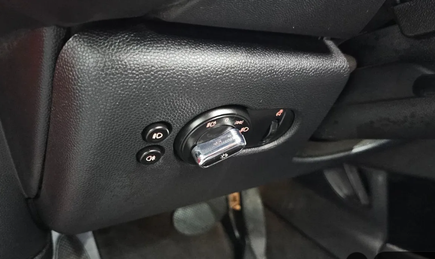 MINI Hatch F55/F56 рестайлинг, 2020 год, 1 850 000 рублей, 13 фотография