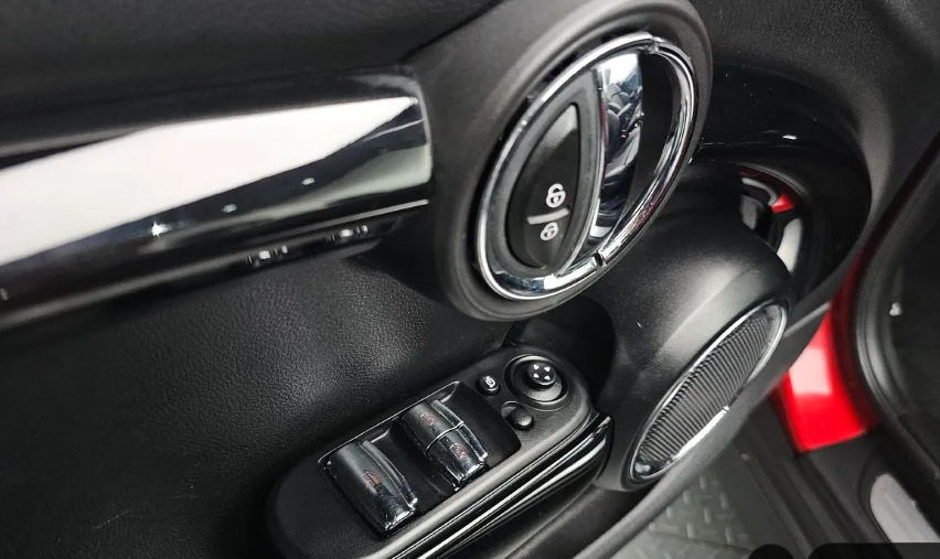 MINI Hatch F55/F56 рестайлинг, 2020 год, 1 850 000 рублей, 15 фотография
