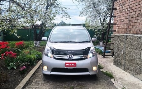 Toyota ISis I, 2011 год, 1 450 000 рублей, 1 фотография