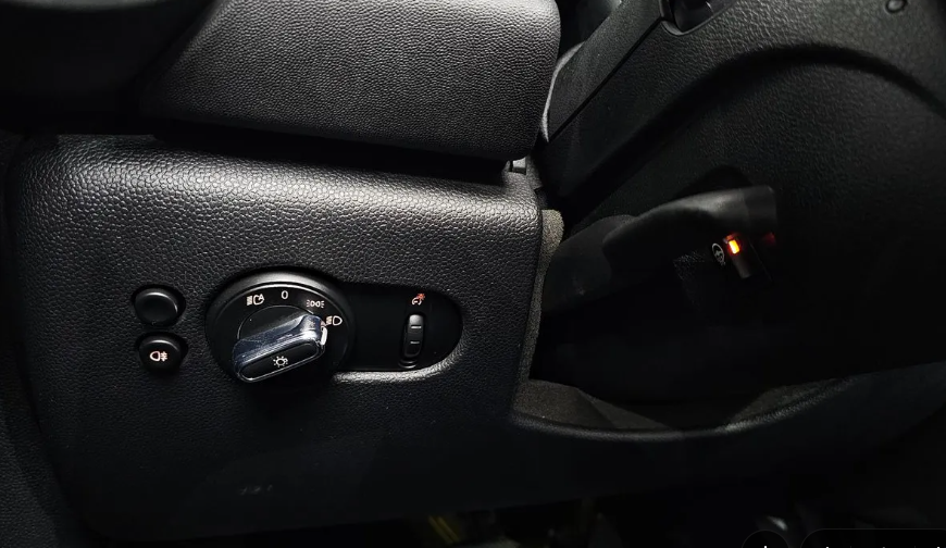 MINI Hatch F55/F56 рестайлинг, 2023 год, 2 740 000 рублей, 17 фотография