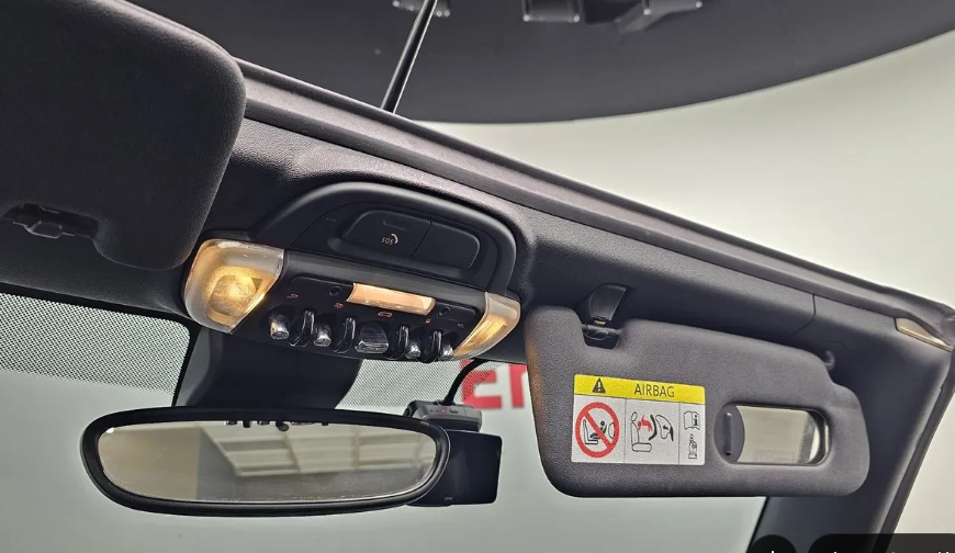 MINI Hatch F55/F56 рестайлинг, 2023 год, 2 740 000 рублей, 18 фотография