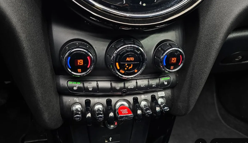 MINI Hatch F55/F56 рестайлинг, 2023 год, 2 740 000 рублей, 14 фотография