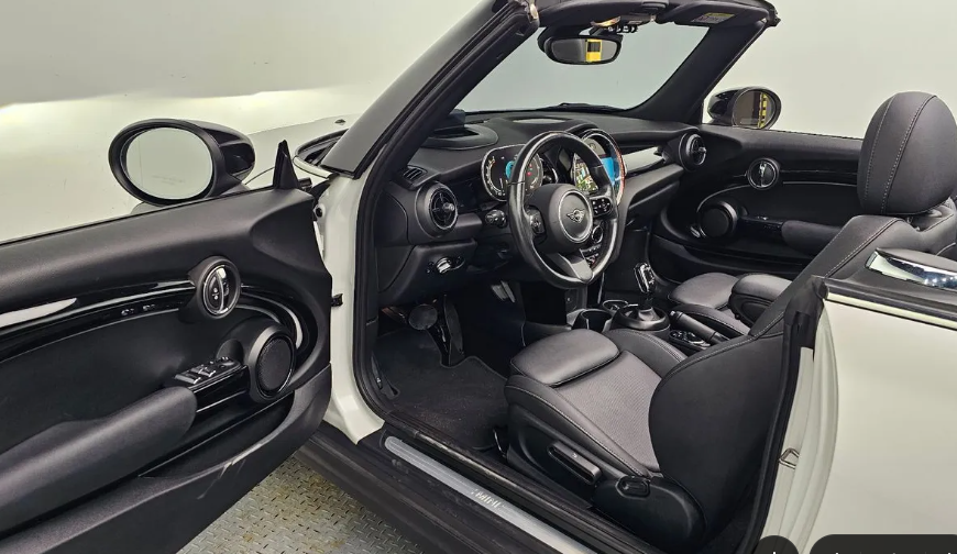 MINI Hatch F55/F56 рестайлинг, 2023 год, 2 740 000 рублей, 8 фотография