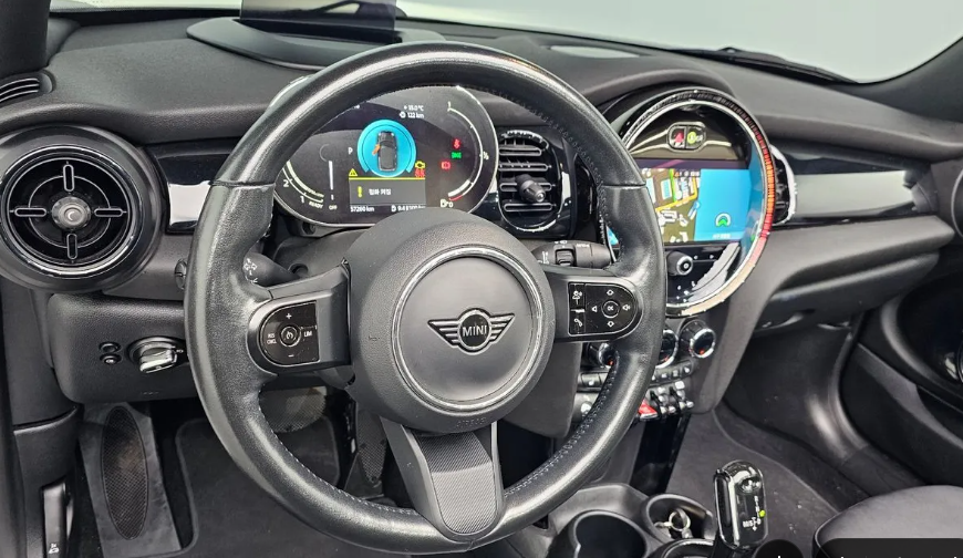 MINI Hatch F55/F56 рестайлинг, 2023 год, 2 740 000 рублей, 11 фотография
