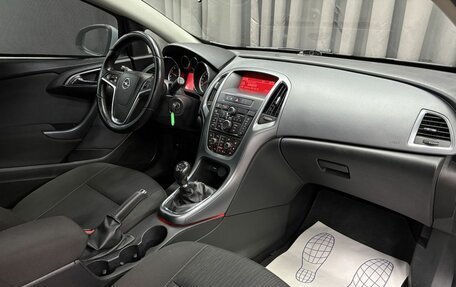Opel Astra J, 2011 год, 899 900 рублей, 18 фотография