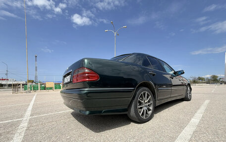 Mercedes-Benz E-Класс, 1997 год, 580 000 рублей, 4 фотография