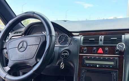 Mercedes-Benz E-Класс, 1997 год, 580 000 рублей, 8 фотография