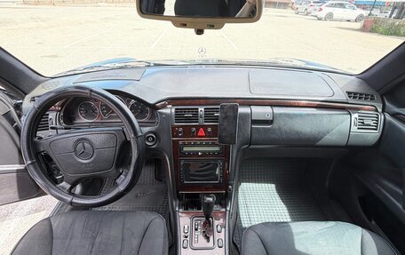 Mercedes-Benz E-Класс, 1997 год, 580 000 рублей, 10 фотография