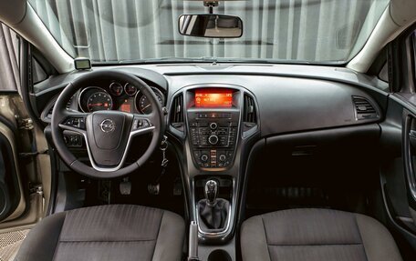 Opel Astra J, 2011 год, 695 000 рублей, 17 фотография