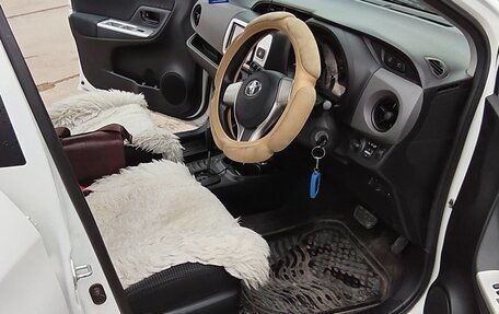 Toyota Vitz, 2016 год, 1 050 000 рублей, 10 фотография