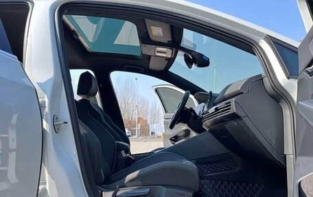 Volkswagen Golf VIII, 2022 год, 2 000 000 рублей, 7 фотография