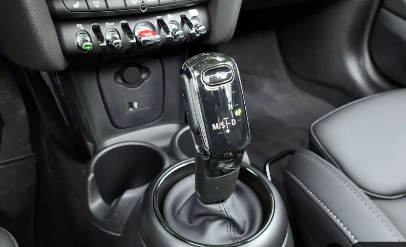 MINI Hatch F55/F56 рестайлинг, 2024 год, 3 120 000 рублей, 7 фотография