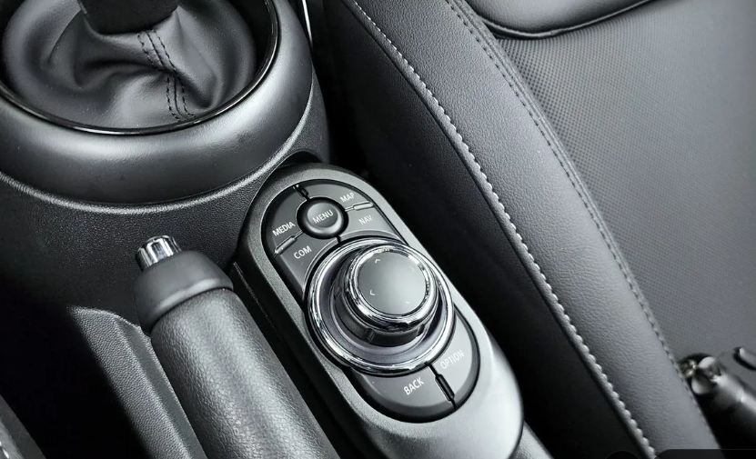 MINI Hatch F55/F56 рестайлинг, 2024 год, 3 120 000 рублей, 10 фотография