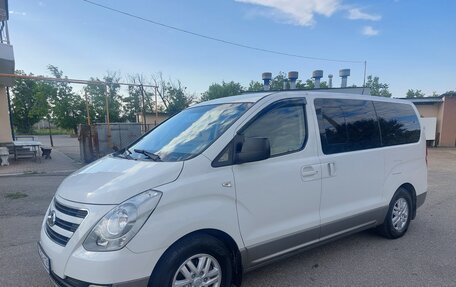Hyundai H-1 II рестайлинг, 2016 год, 2 350 000 рублей, 1 фотография