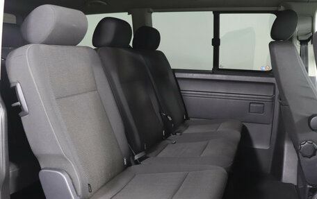 Volkswagen Caravelle T6 рестайлинг, 2015 год, 2 190 000 рублей, 10 фотография