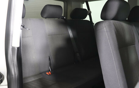 Volkswagen Caravelle T6 рестайлинг, 2015 год, 2 190 000 рублей, 14 фотография